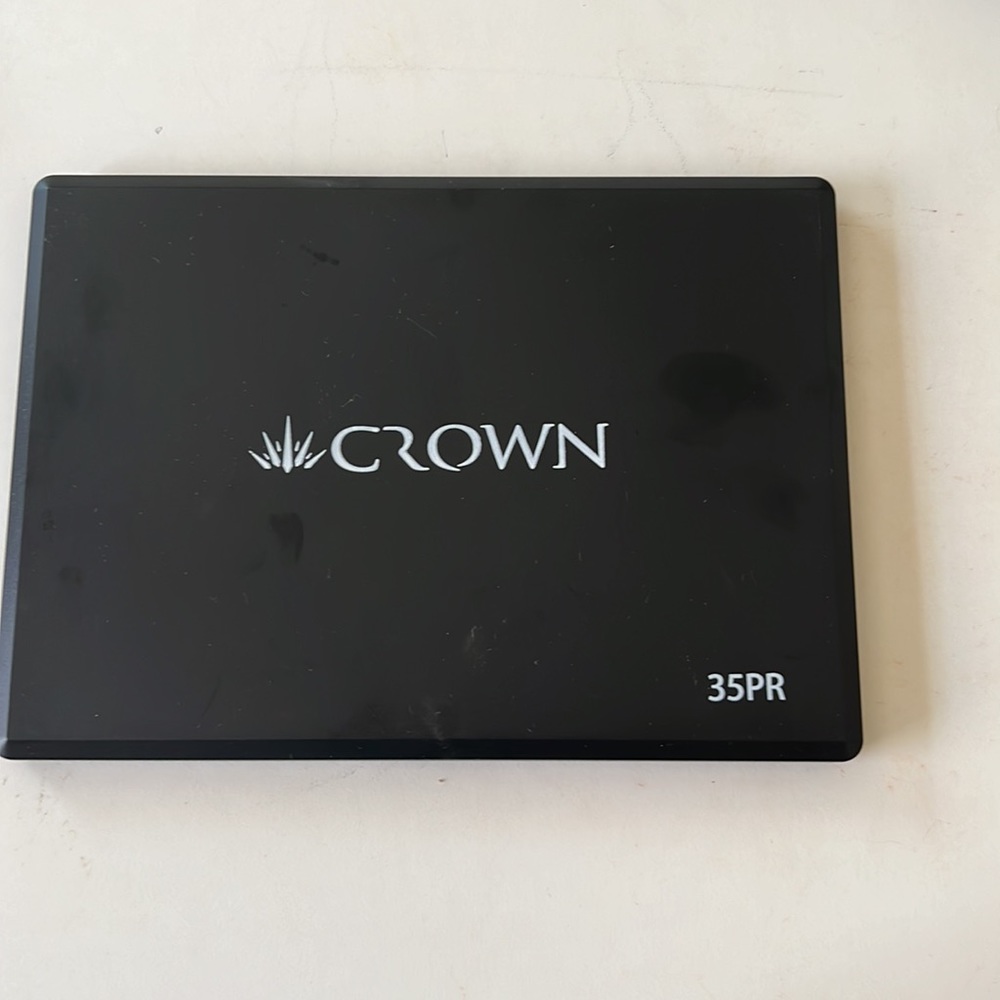 Crown 35 colors Eyeshadow palette, dark and purple color shades - Picture 3 of 3